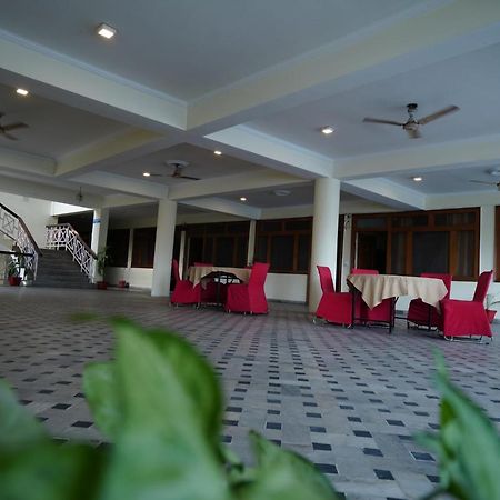 Hotel Gaurab Near Paltan Bazaar Dehradun Luaran gambar