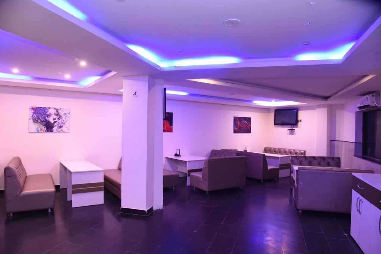 Hotel Gaurab Near Paltan Bazaar Dehradun Luaran gambar