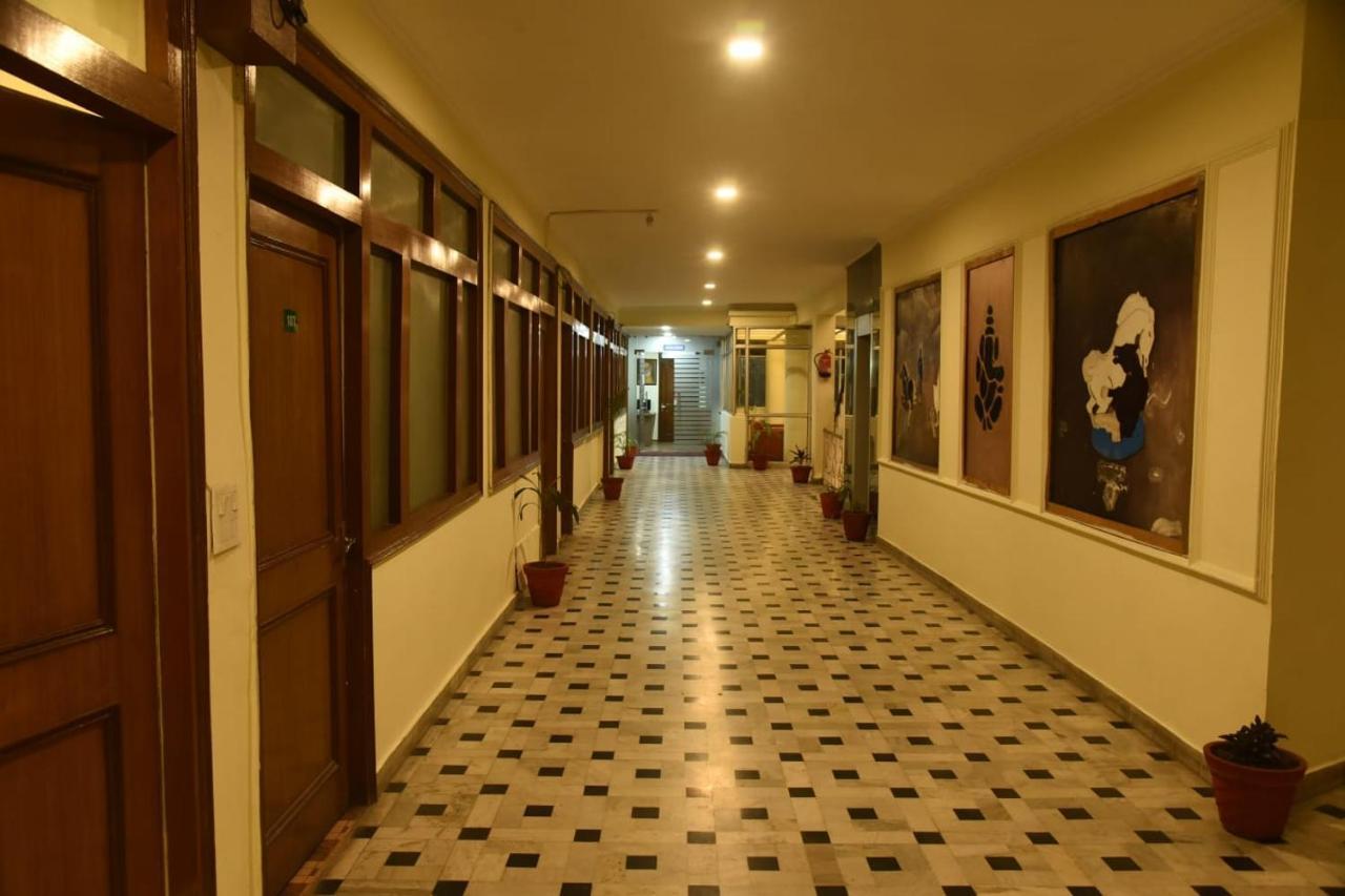 Hotel Gaurab Near Paltan Bazaar Dehradun Luaran gambar