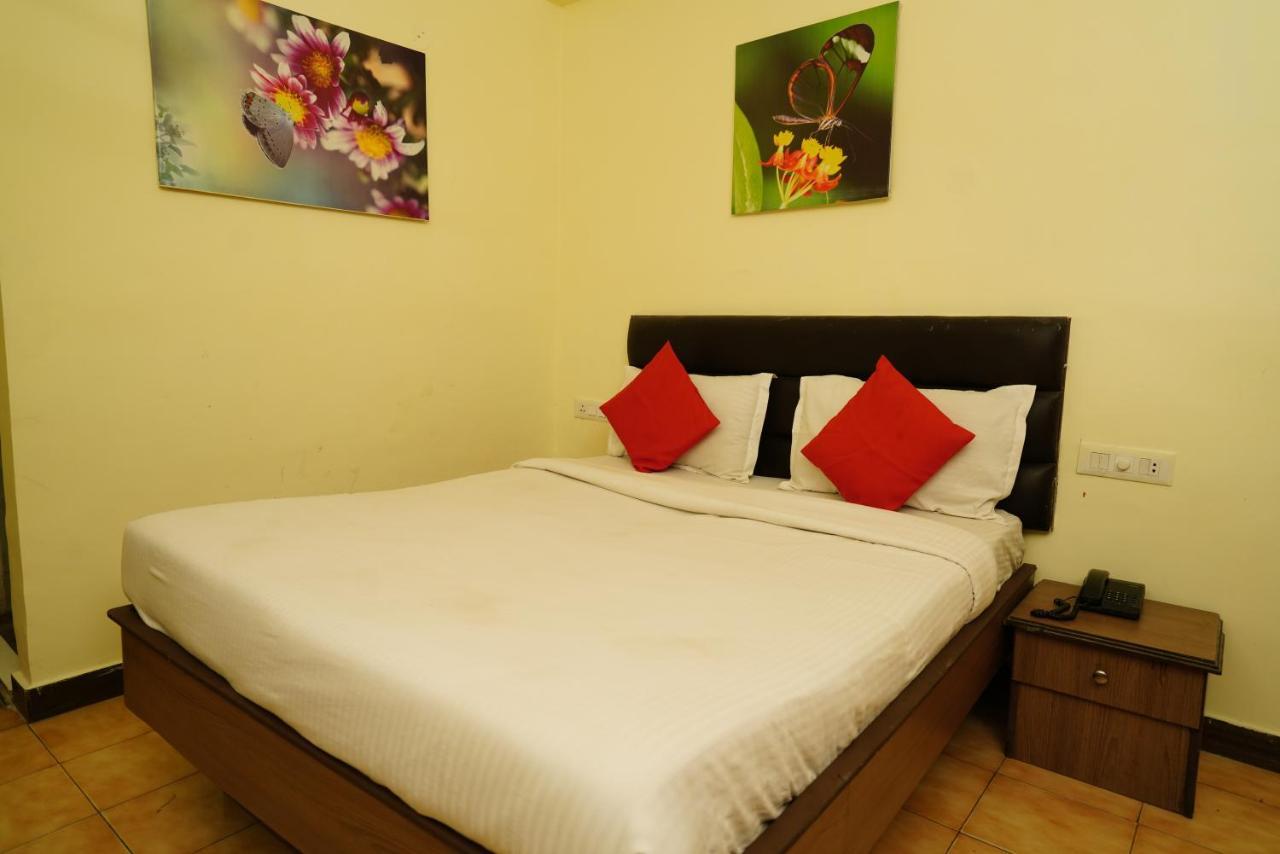 Hotel Gaurab Near Paltan Bazaar Dehradun Luaran gambar