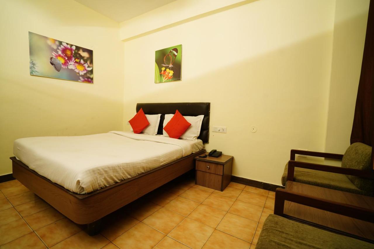 Hotel Gaurab Near Paltan Bazaar Dehradun Luaran gambar