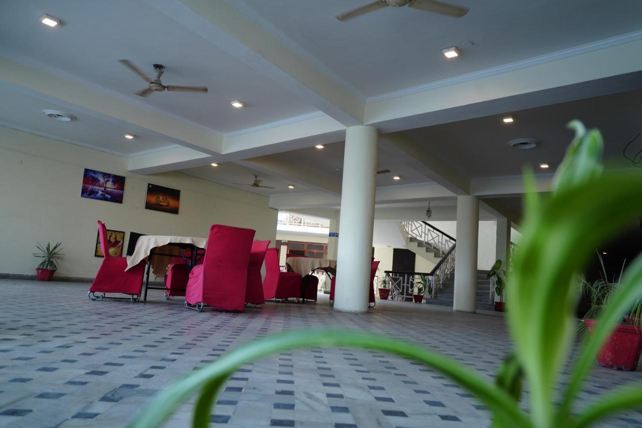 Hotel Gaurab Near Paltan Bazaar Dehradun Luaran gambar