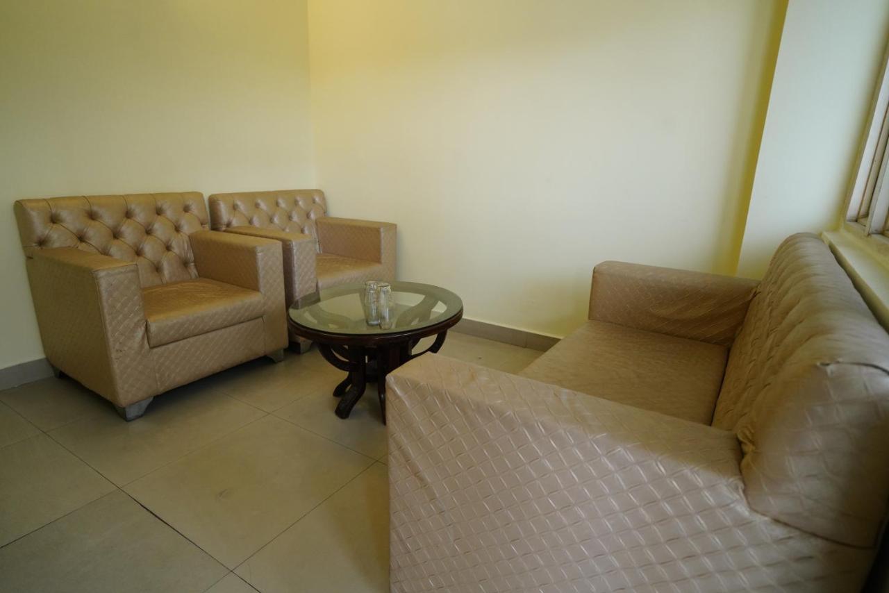 Hotel Gaurab Near Paltan Bazaar Dehradun Luaran gambar