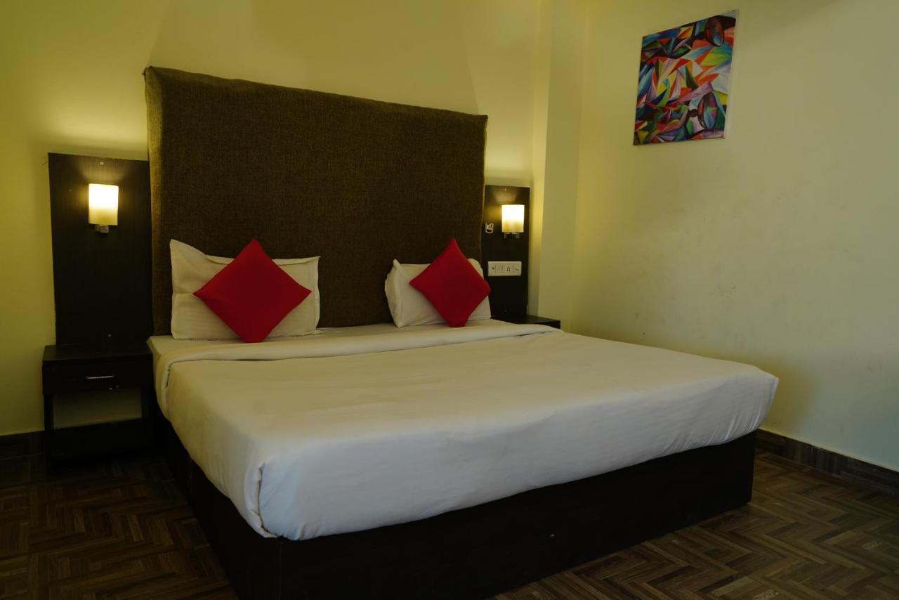 Hotel Gaurab Near Paltan Bazaar Dehradun Luaran gambar