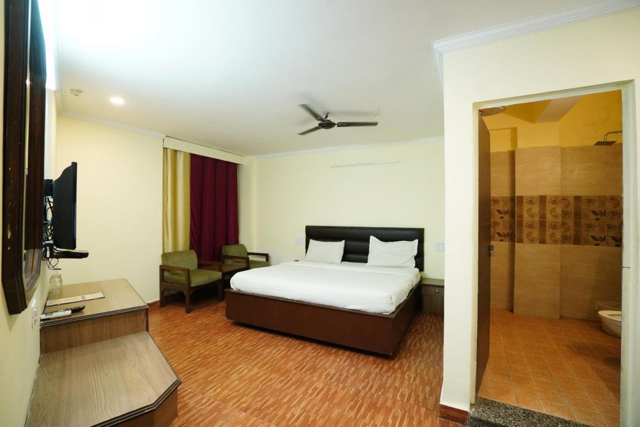 Hotel Gaurab Near Paltan Bazaar Dehradun Luaran gambar