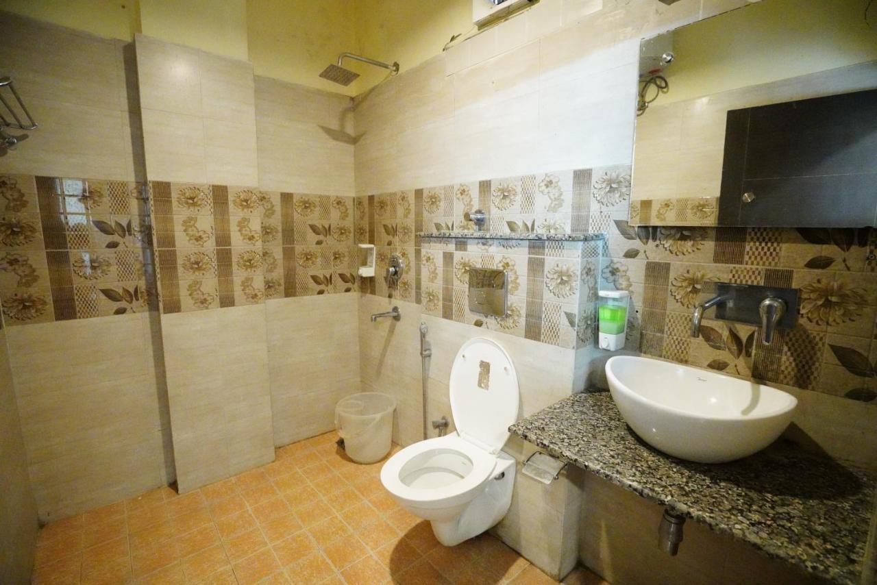 Hotel Gaurab Near Paltan Bazaar Dehradun Luaran gambar