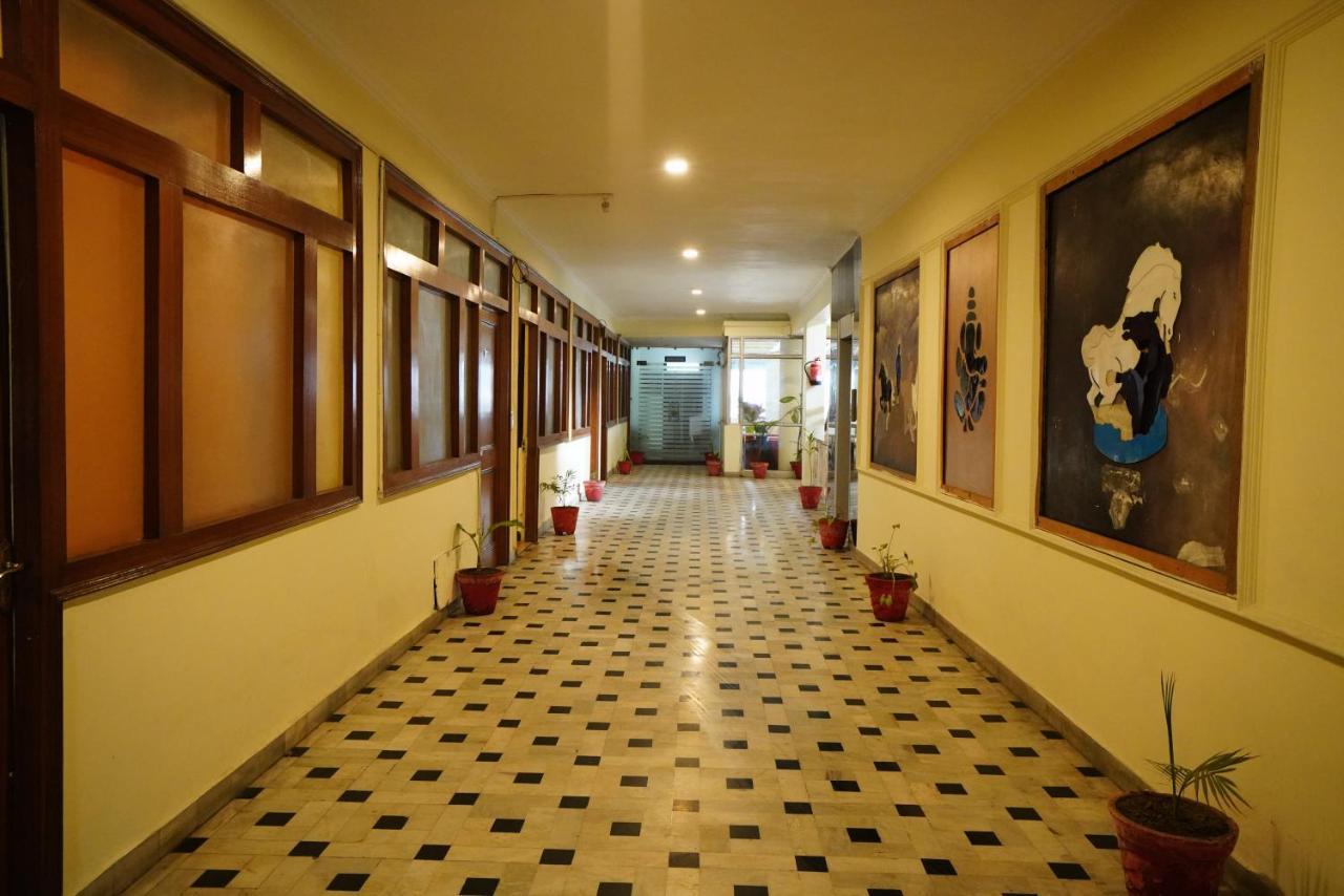 Hotel Gaurab Near Paltan Bazaar Dehradun Luaran gambar