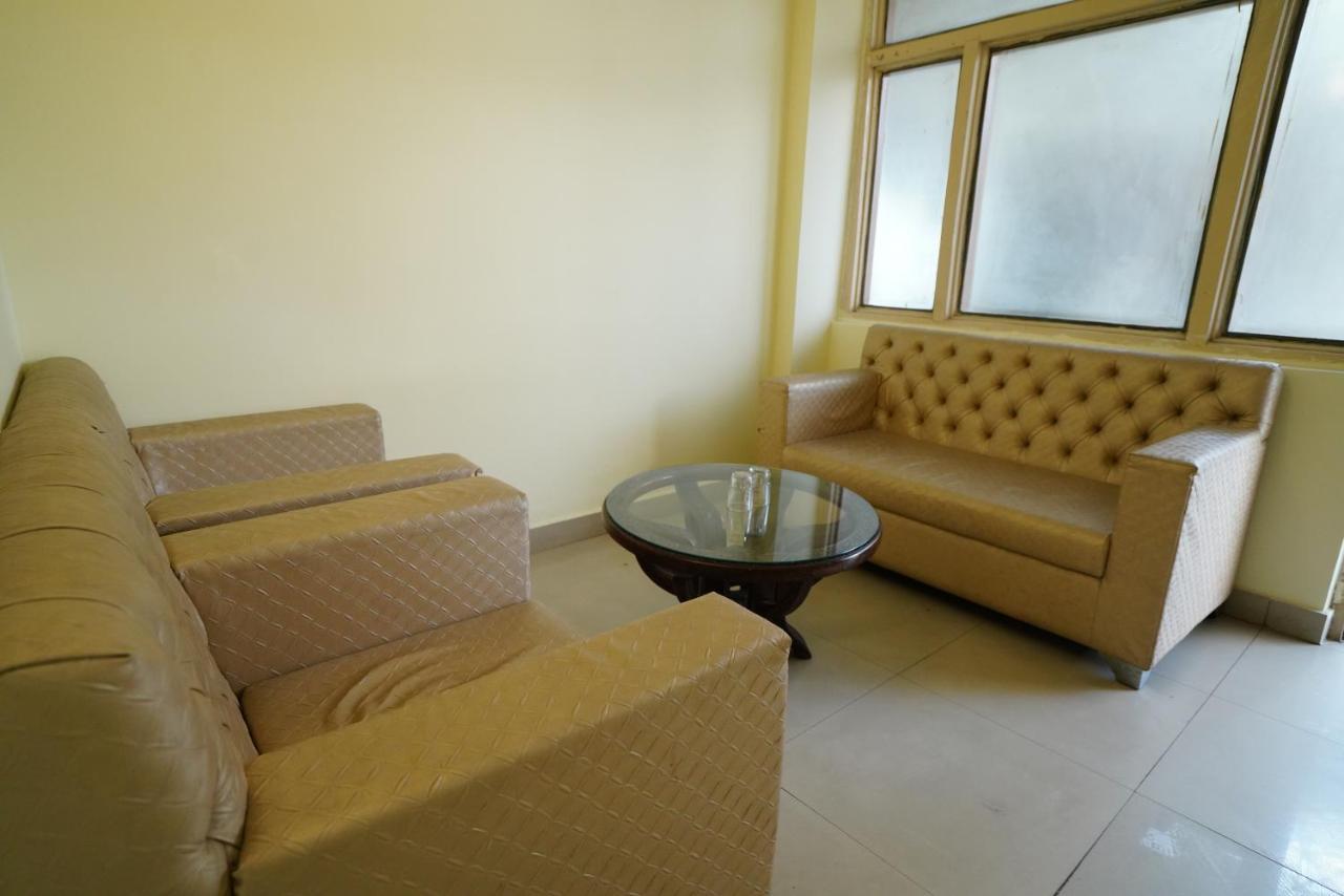 Hotel Gaurab Near Paltan Bazaar Dehradun Luaran gambar