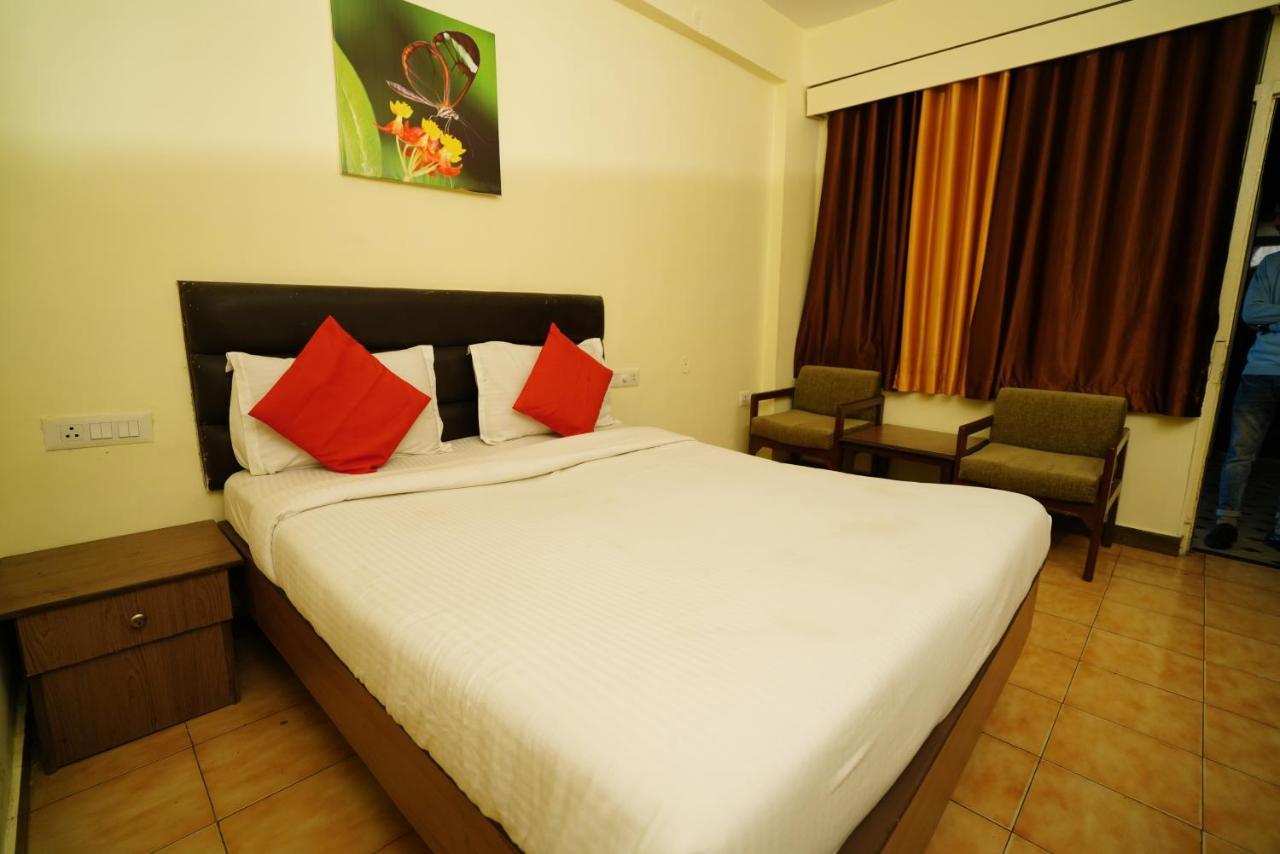 Hotel Gaurab Near Paltan Bazaar Dehradun Luaran gambar