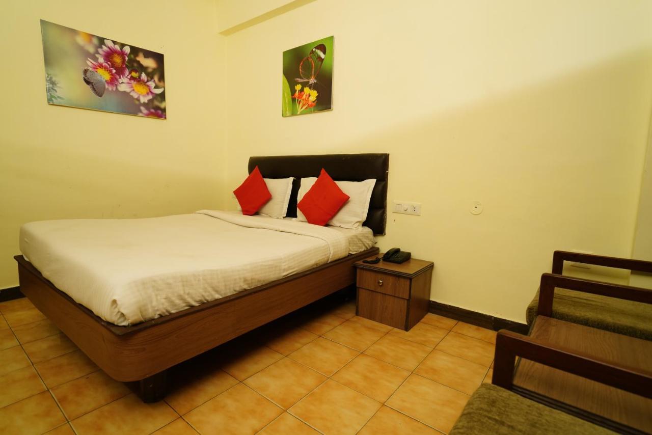 Hotel Gaurab Near Paltan Bazaar Dehradun Luaran gambar