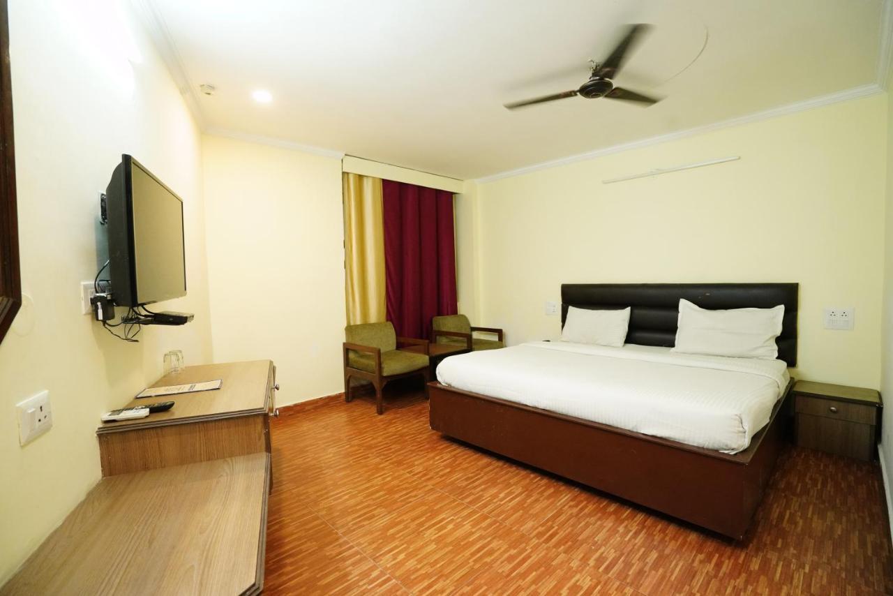Hotel Gaurab Near Paltan Bazaar Dehradun Luaran gambar