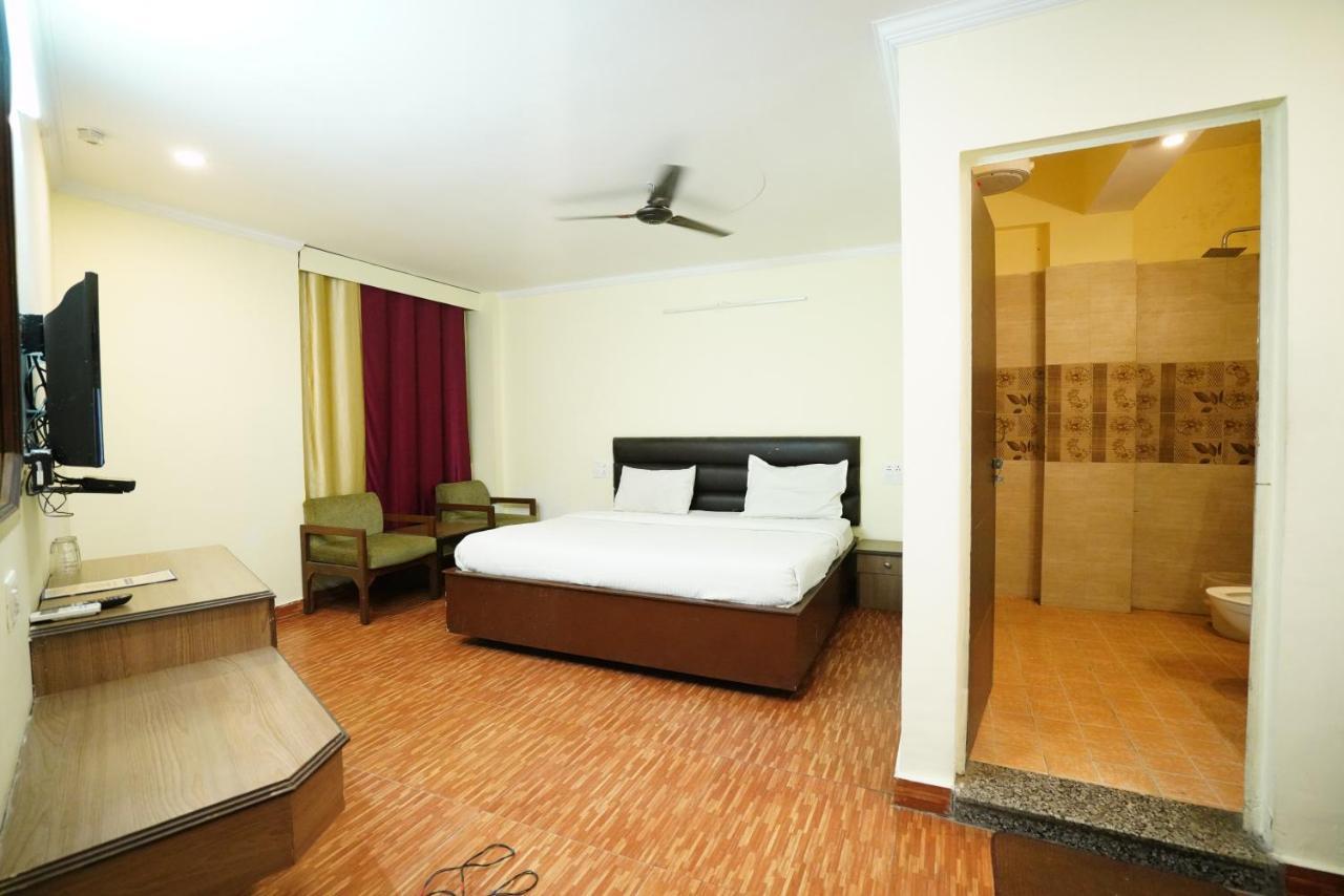 Hotel Gaurab Near Paltan Bazaar Dehradun Luaran gambar