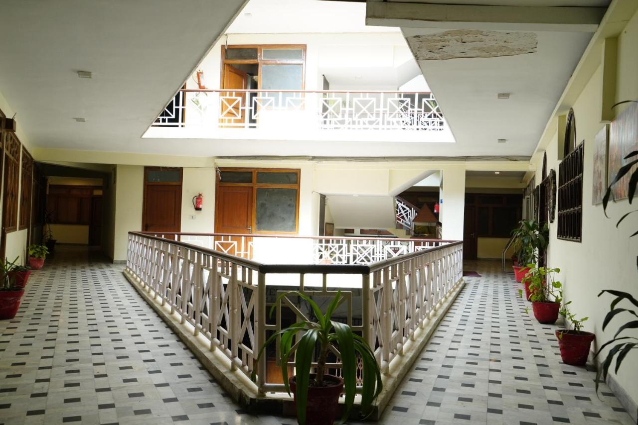 Hotel Gaurab Near Paltan Bazaar Dehradun Luaran gambar