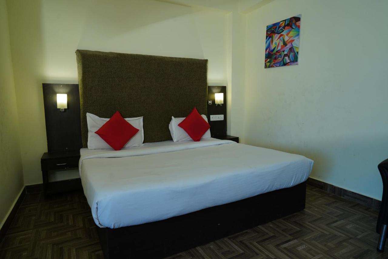 Hotel Gaurab Near Paltan Bazaar Dehradun Luaran gambar