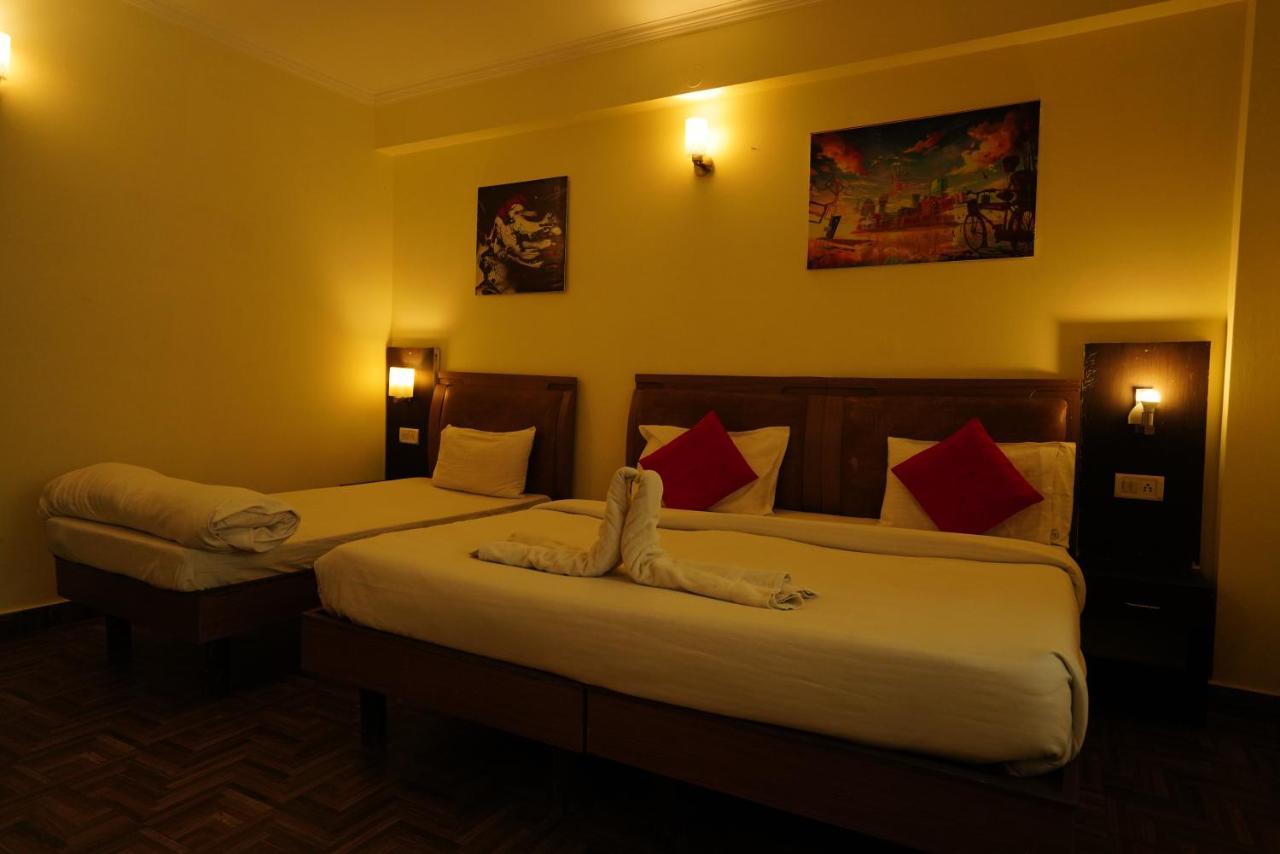 Hotel Gaurab Near Paltan Bazaar Dehradun Luaran gambar