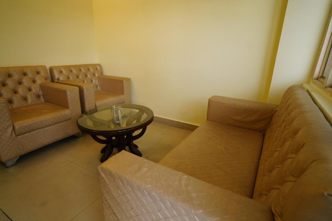 Hotel Gaurab Near Paltan Bazaar Dehradun Luaran gambar