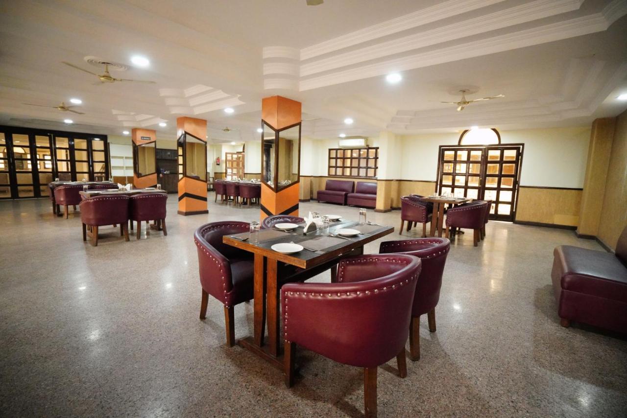 Hotel Gaurab Near Paltan Bazaar Dehradun Luaran gambar