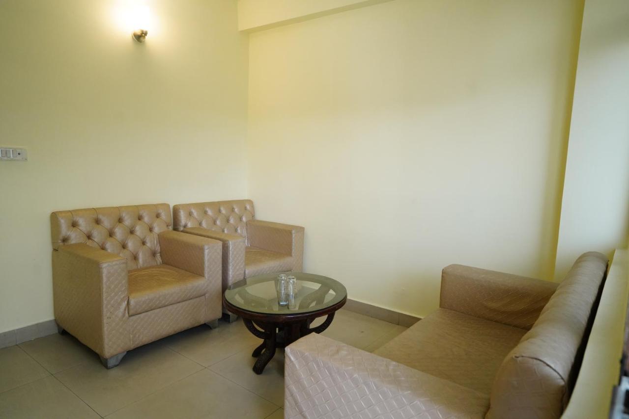 Hotel Gaurab Near Paltan Bazaar Dehradun Luaran gambar