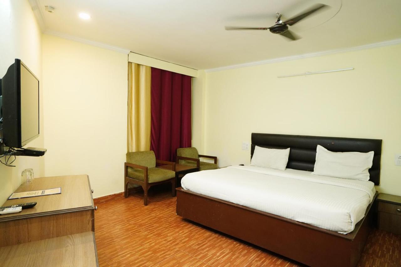 Hotel Gaurab Near Paltan Bazaar Dehradun Luaran gambar