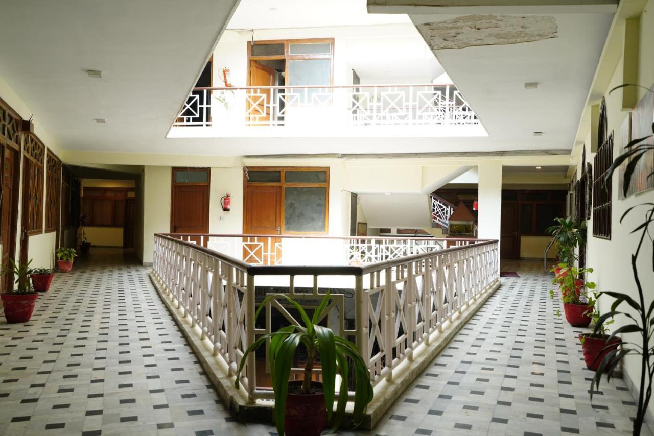 Hotel Gaurab Near Paltan Bazaar Dehradun Luaran gambar